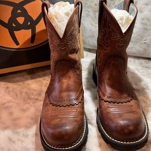 Ariat ladies Russet Rebel Boots size 10 like new in box